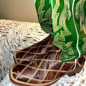 Horsepower 9 1/2 cowboy boots. Roper heel, patch work pattern. Barely worn.